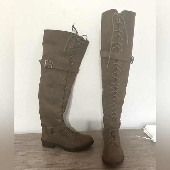 ShoeDazzle Women’s Piper Thigh-High Lace-Up Combat Boots. Size 7.5. NWT! - Picture 2 of 10